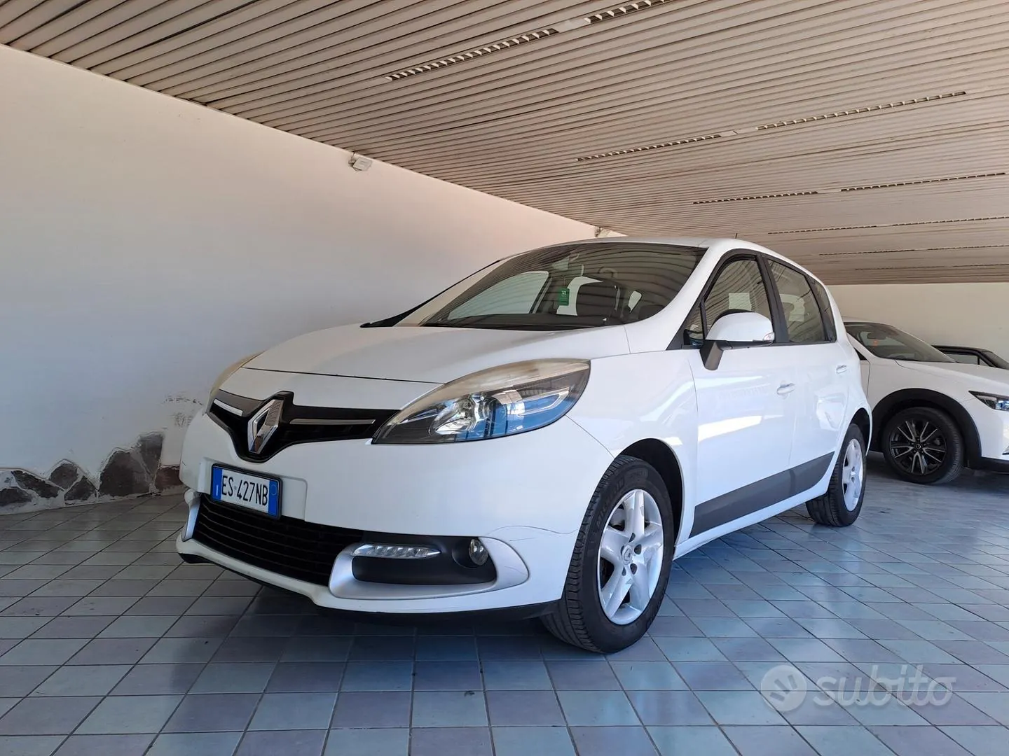 Renault Scenic 2013 photo 2