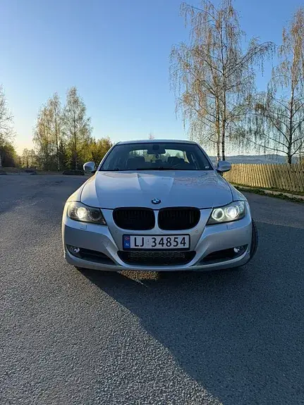 BMW 320D 2009 photo 2