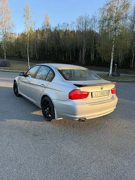 BMW 320D 2009 photo 5