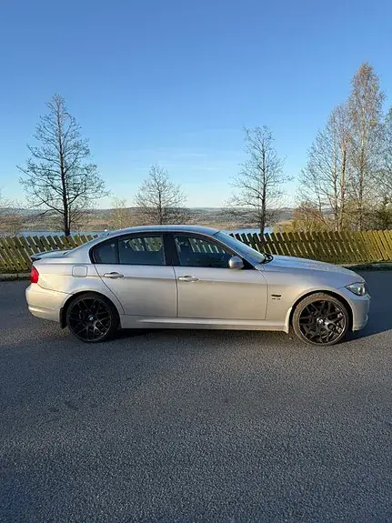 BMW 320D 2009 photo 4