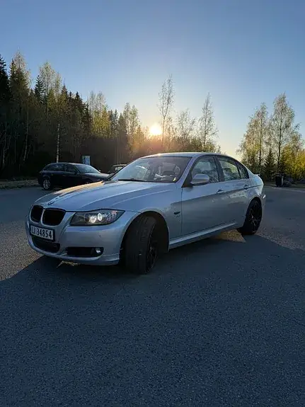 BMW 320D 2009 photo 3