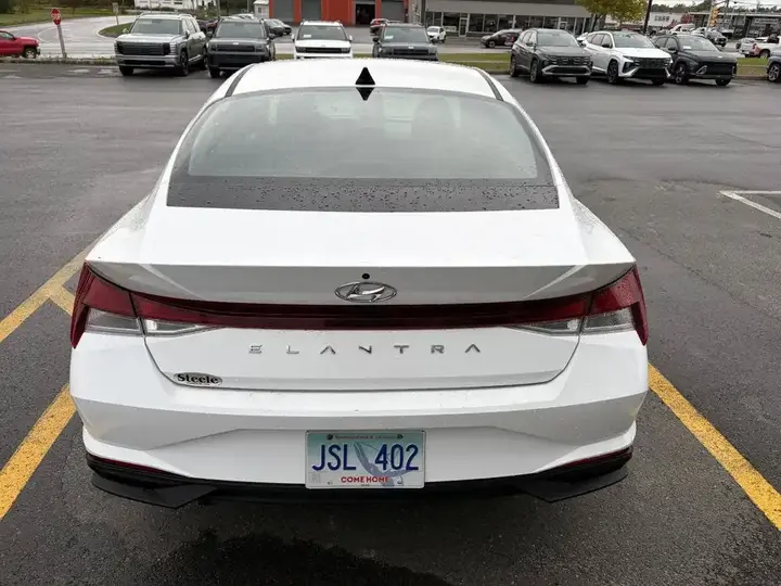 Hyundai Elantra 2023 photo 3