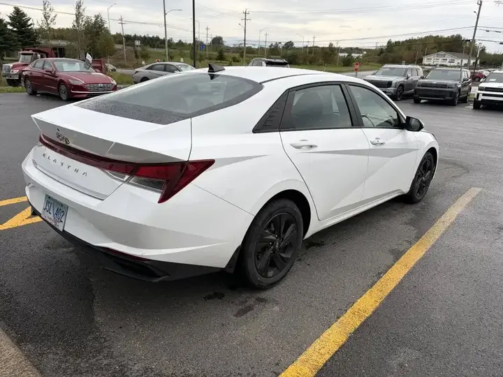 Hyundai Elantra 2023 photo 5