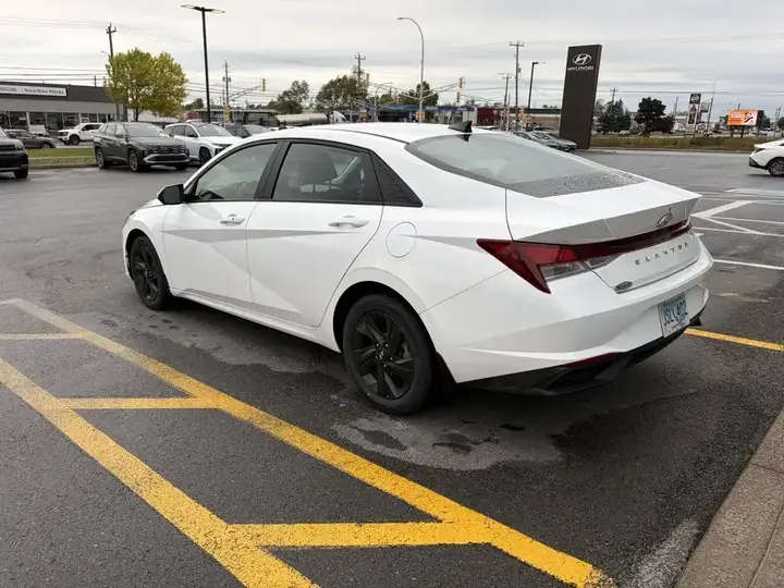 Hyundai Elantra 2023 photo 2