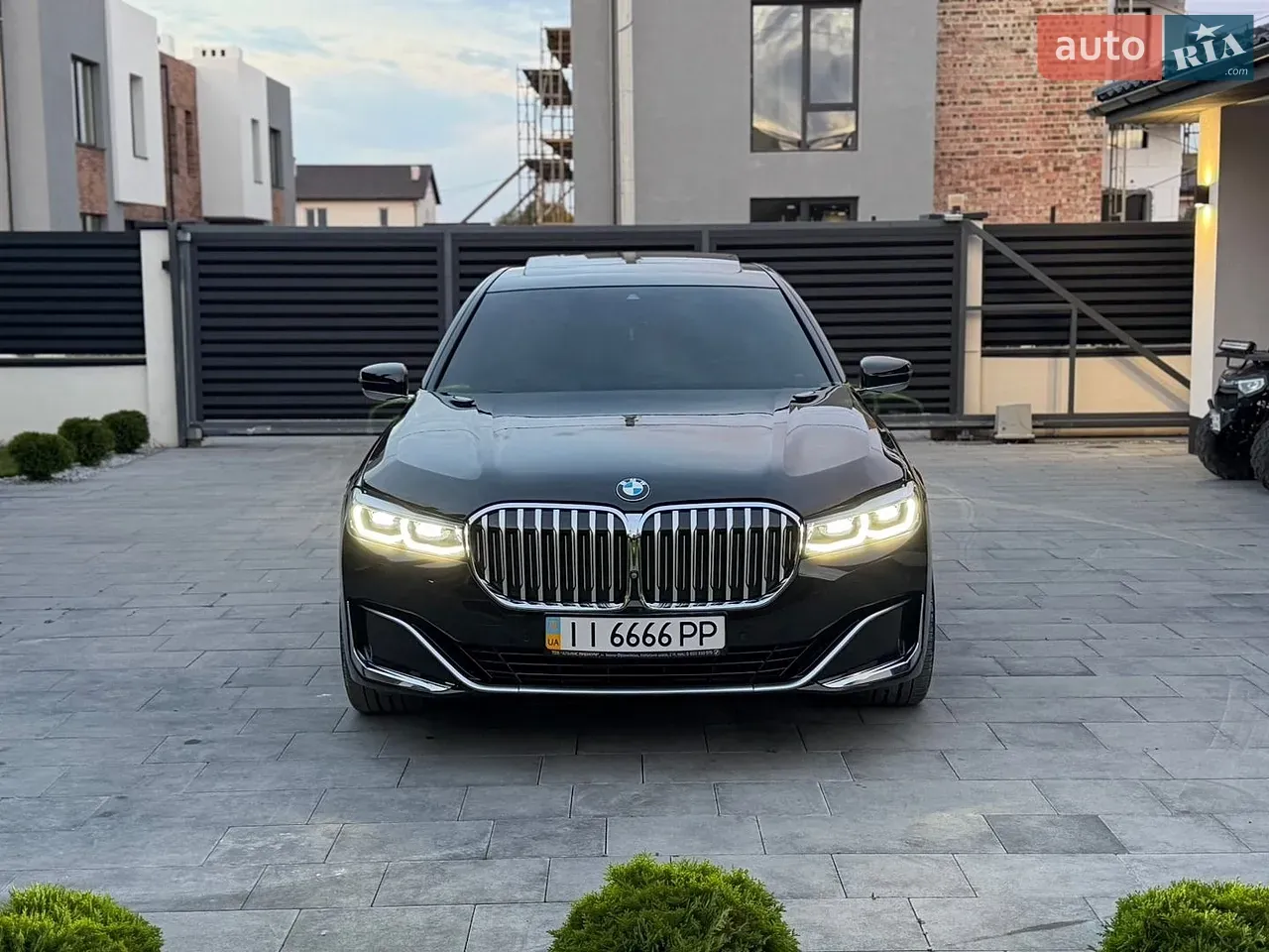 BMW 7 Series 2019 photo 2
