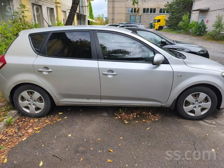 Kia Ceed 2010 photo 4