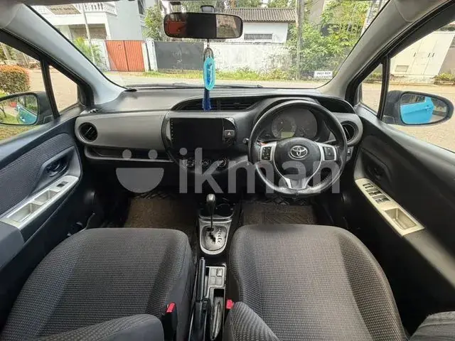 Toyota Vitz 2015 photo 4