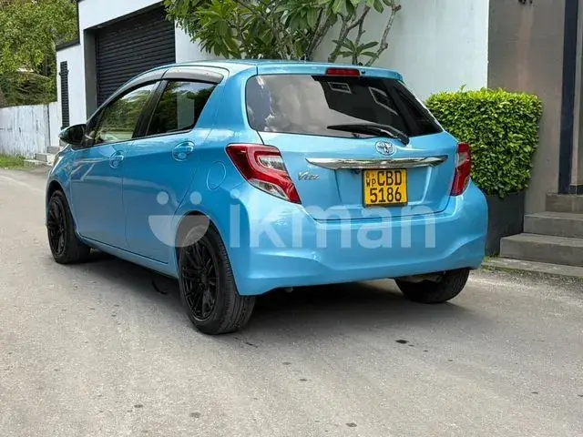 Toyota Vitz 2015 photo 3