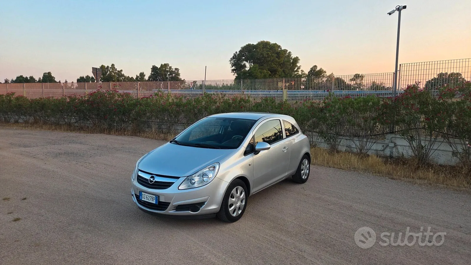 Opel Corsa 2011 photo 2