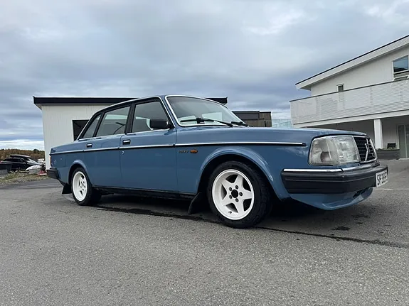 Volvo 240 1981 photo 4