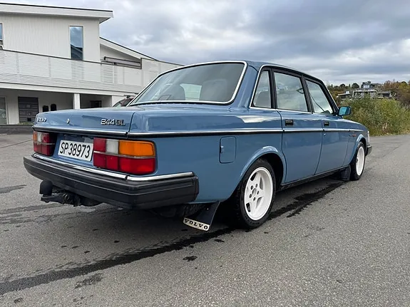Volvo 240 1981 photo 2