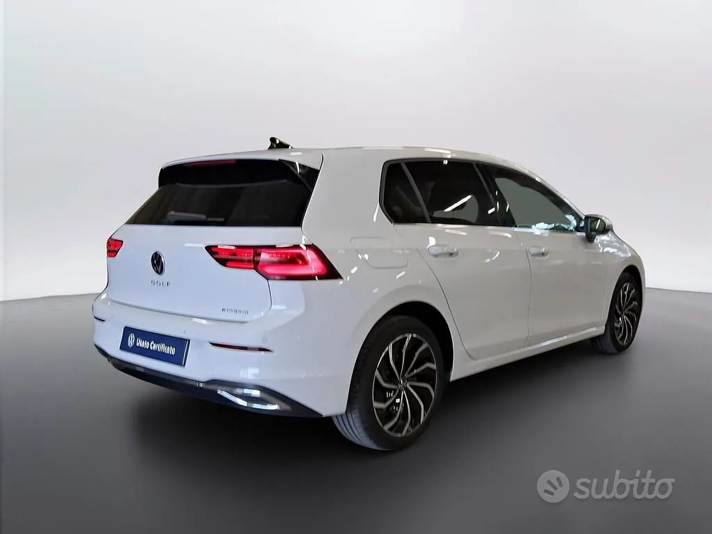Volkswagen Golf 2024 photo 2