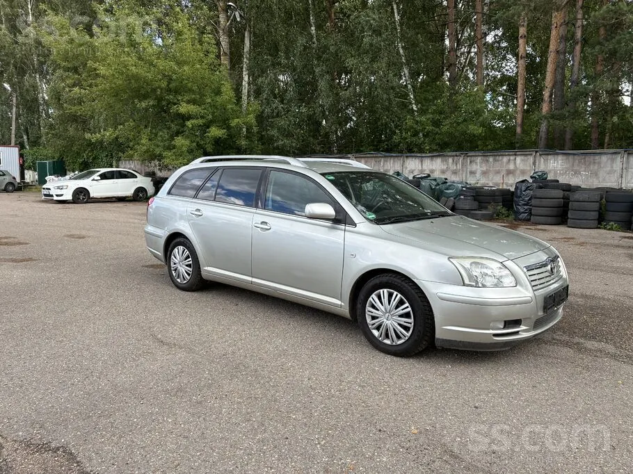 Toyota Avensis 2003 photo 2