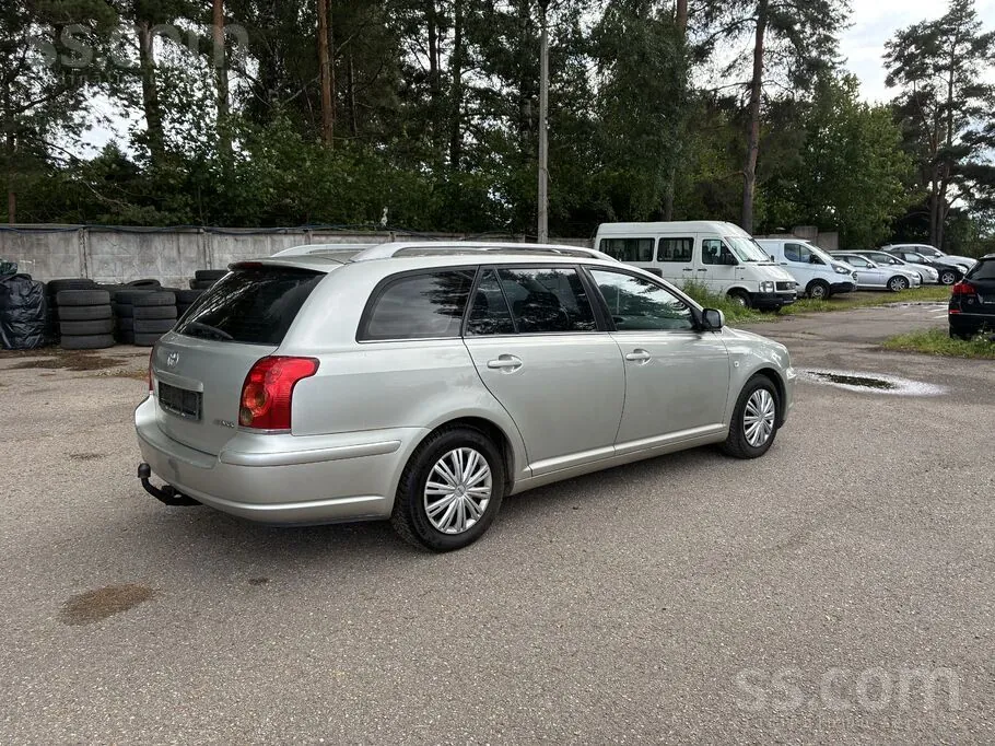 Toyota Avensis 2003 photo 3