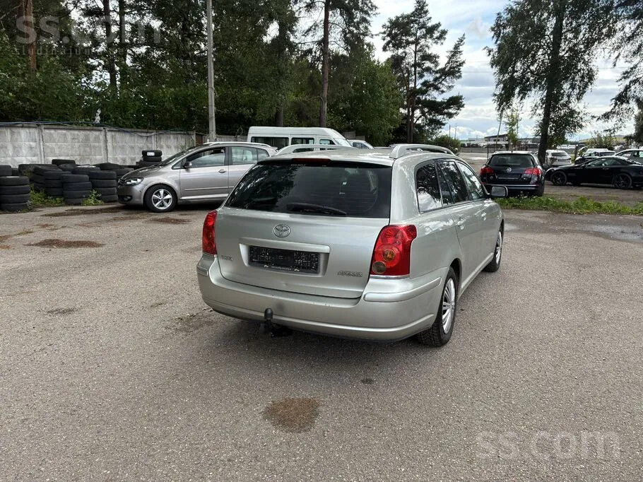 Toyota Avensis 2003 photo 4
