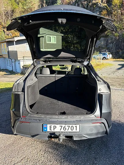 Tesla Model Y 2025 photo 5