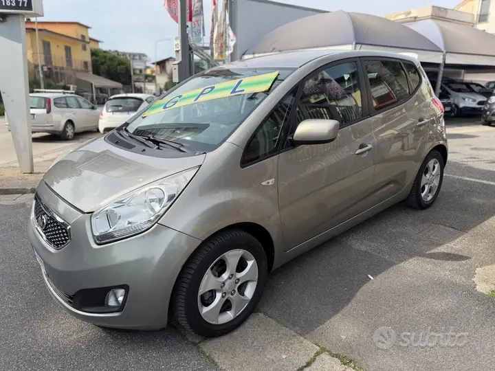 Kia Venga 2011 photo 4