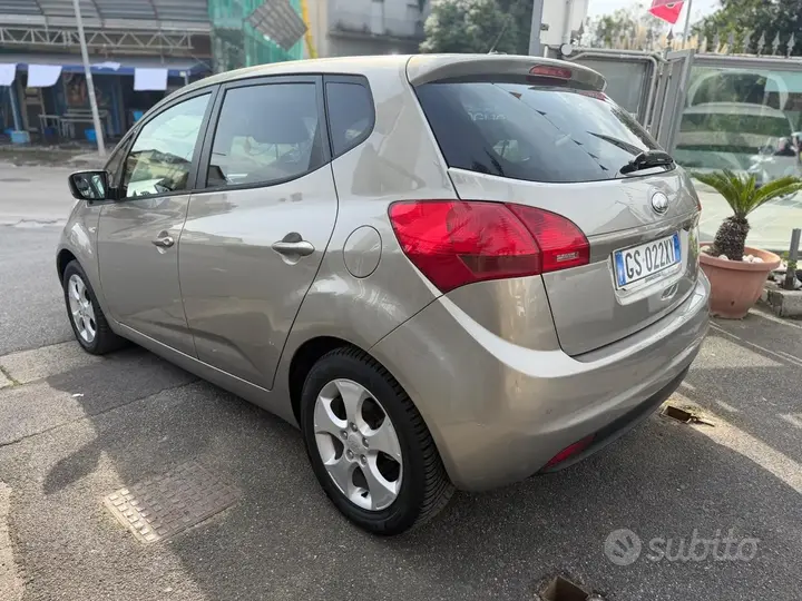 Kia Venga 2011 photo 5