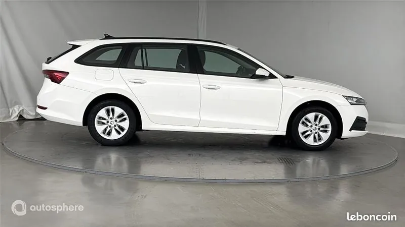 Skoda Octavia 2024 photo 4