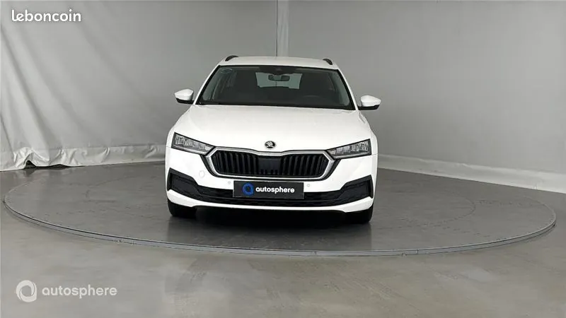 Skoda Octavia 2024 photo 2