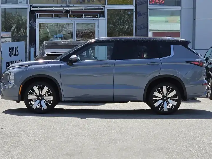 Mitsubishi Outlander 2026 photo 2