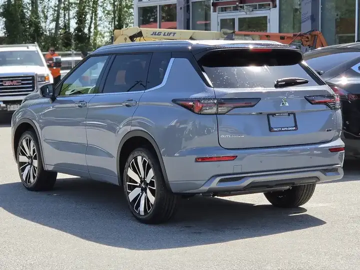 Mitsubishi Outlander 2026 photo 3