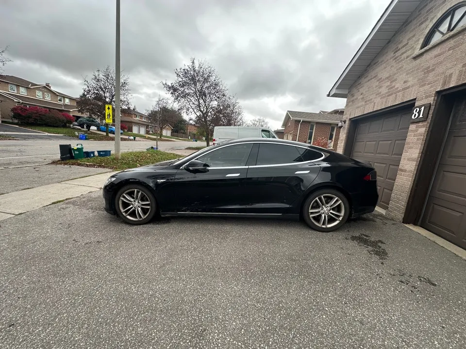 Tesla Model S 2015 photo 2