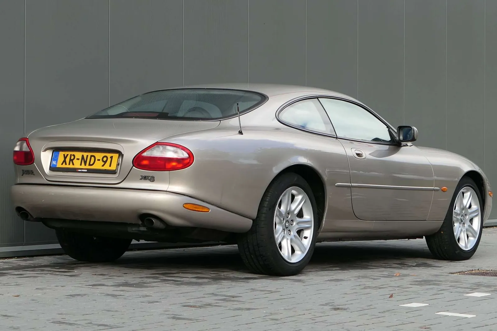 Jaguar Xk8 1997 photo 2