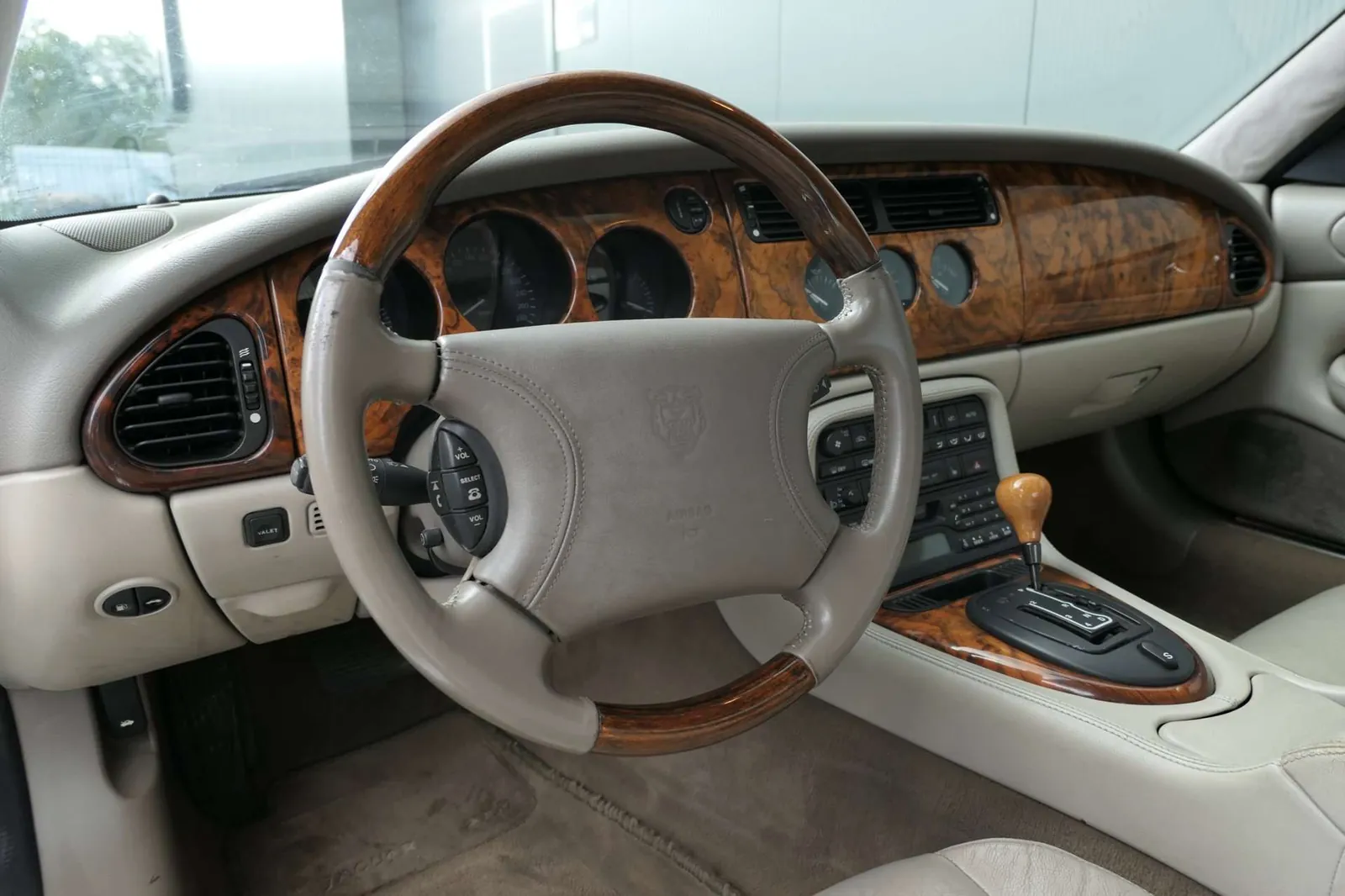 Jaguar Xk8 1997 photo 4
