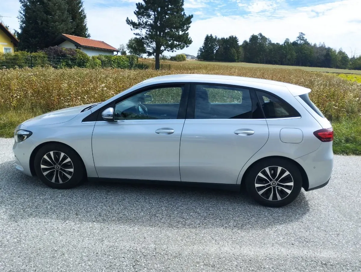 Mercedes-Benz B-Class 2024 photo 3