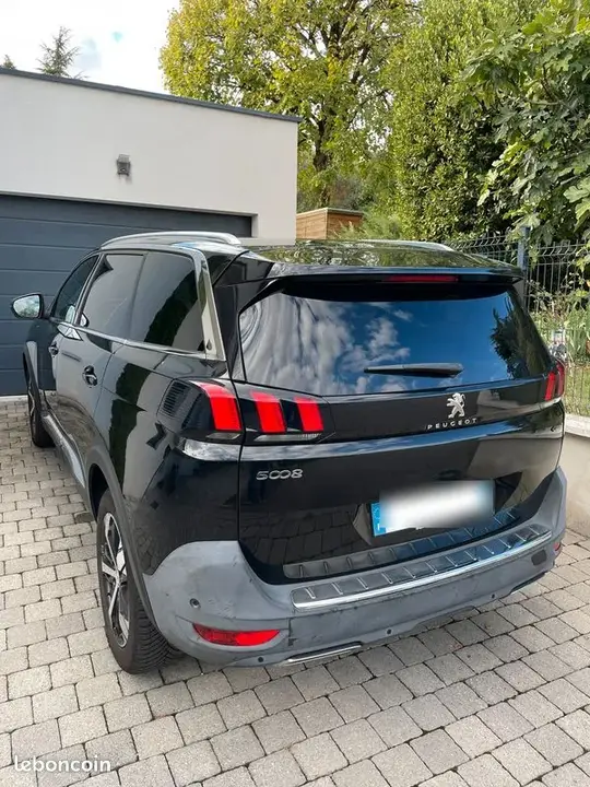 Peugeot 5008 2017 photo 2