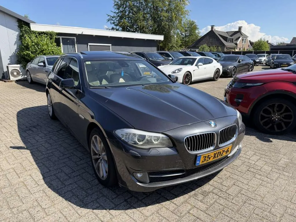BMW 5 Series 2011 photo 2
