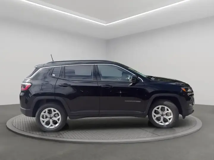 Jeep Compass 2026 photo 3