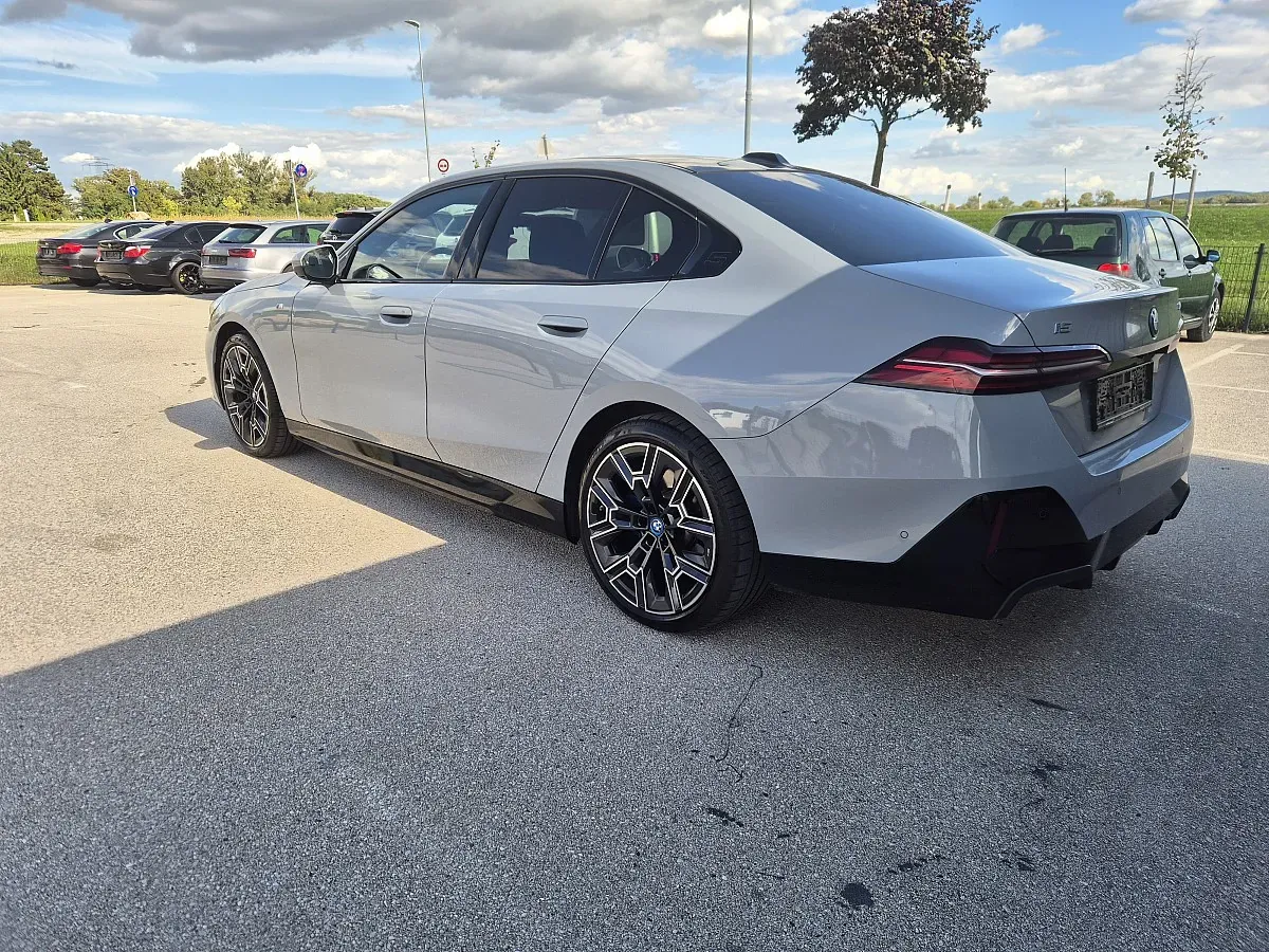 BMW I5 2023 photo 2