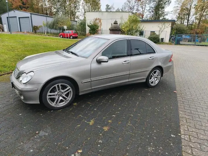Mercedes-Benz C180
