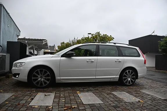 Volvo V70 2016 photo 2