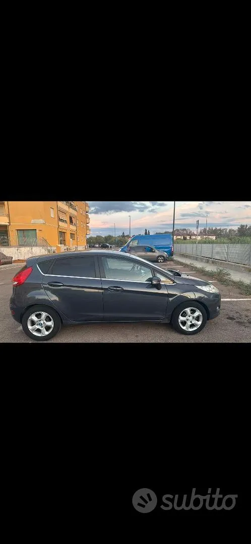 Ford Fiesta 2011 photo 3