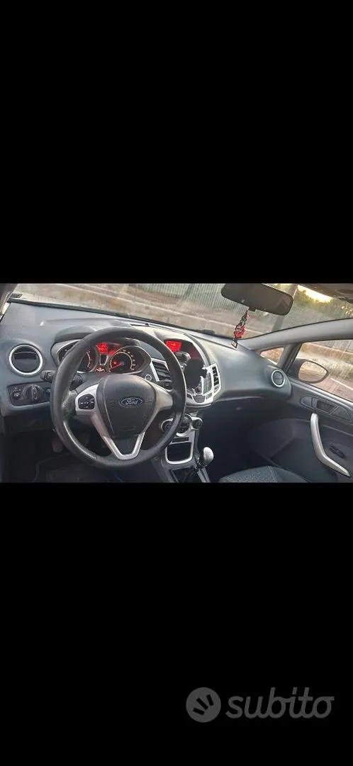 Ford Fiesta 2011 photo 4