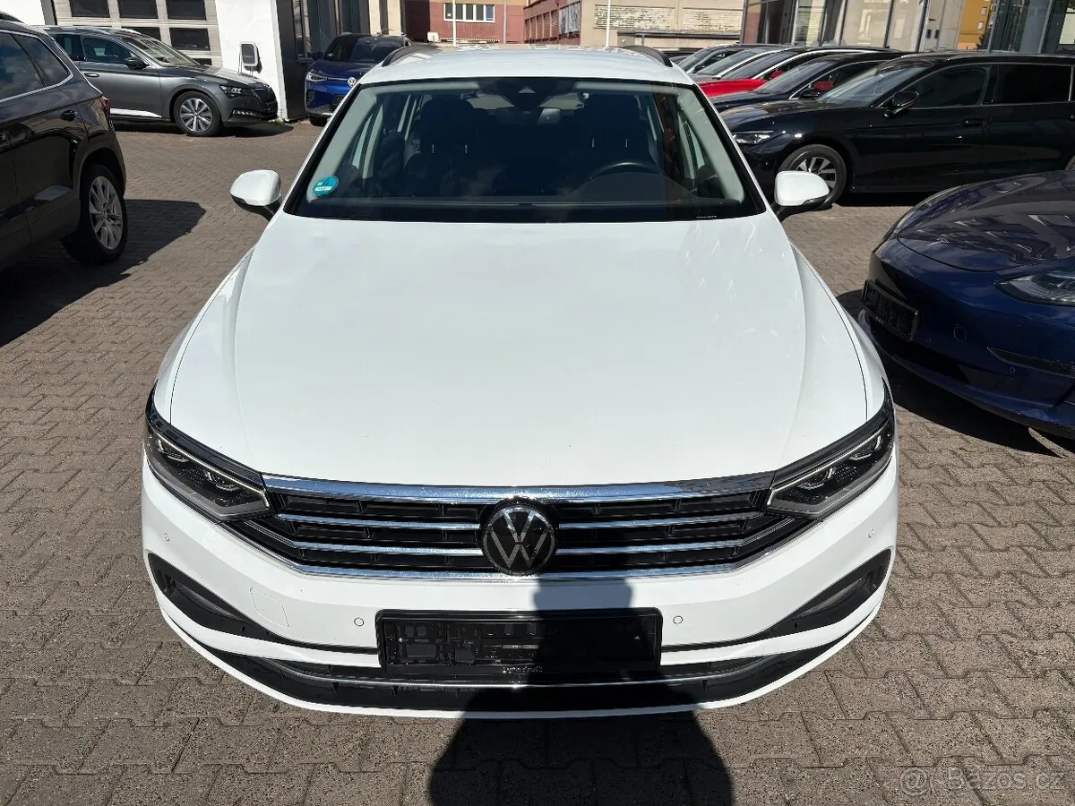 Volkswagen Passat 2023 photo 2
