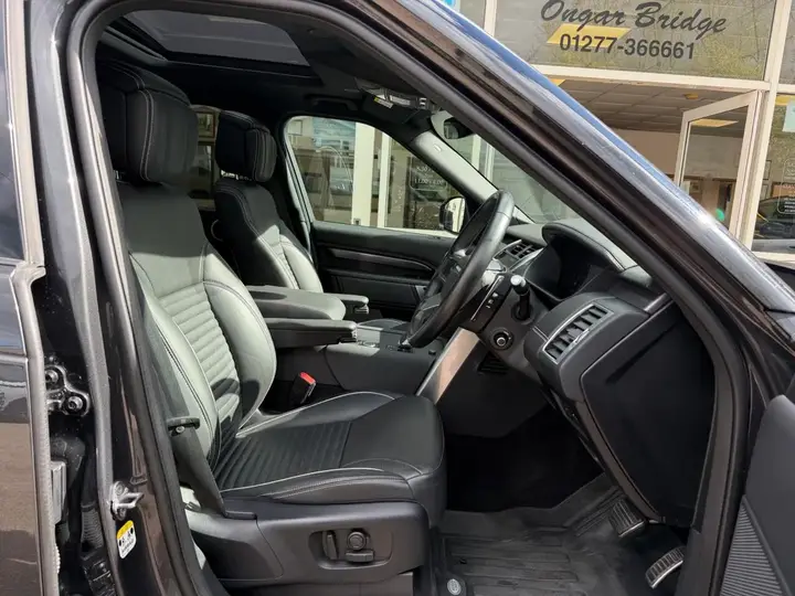Land Rover Discovery 2023 photo 4
