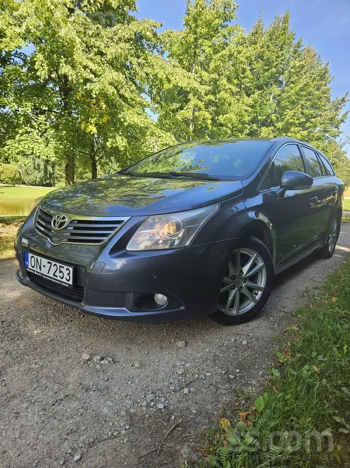Toyota Avensis 2011 photo 2