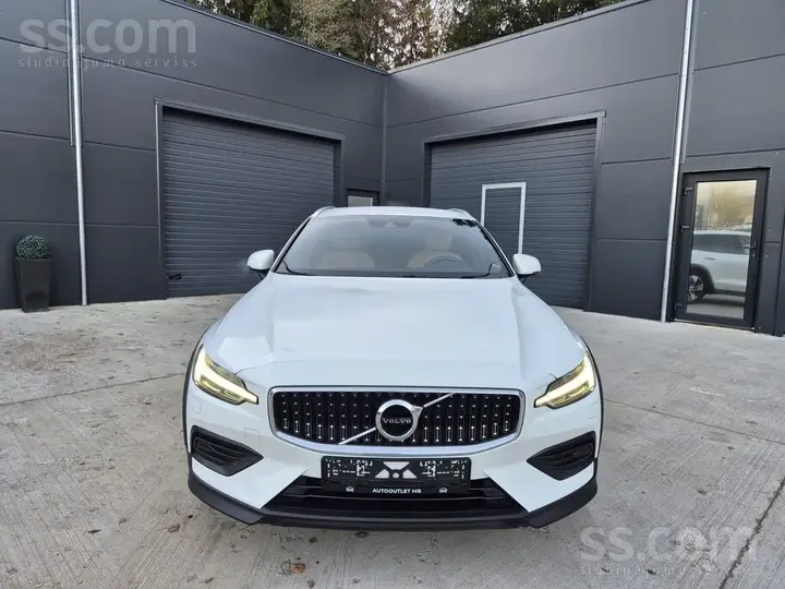 Volvo V60 2019 photo 2