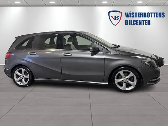 Mercedes-Benz B180 2015 photo 2