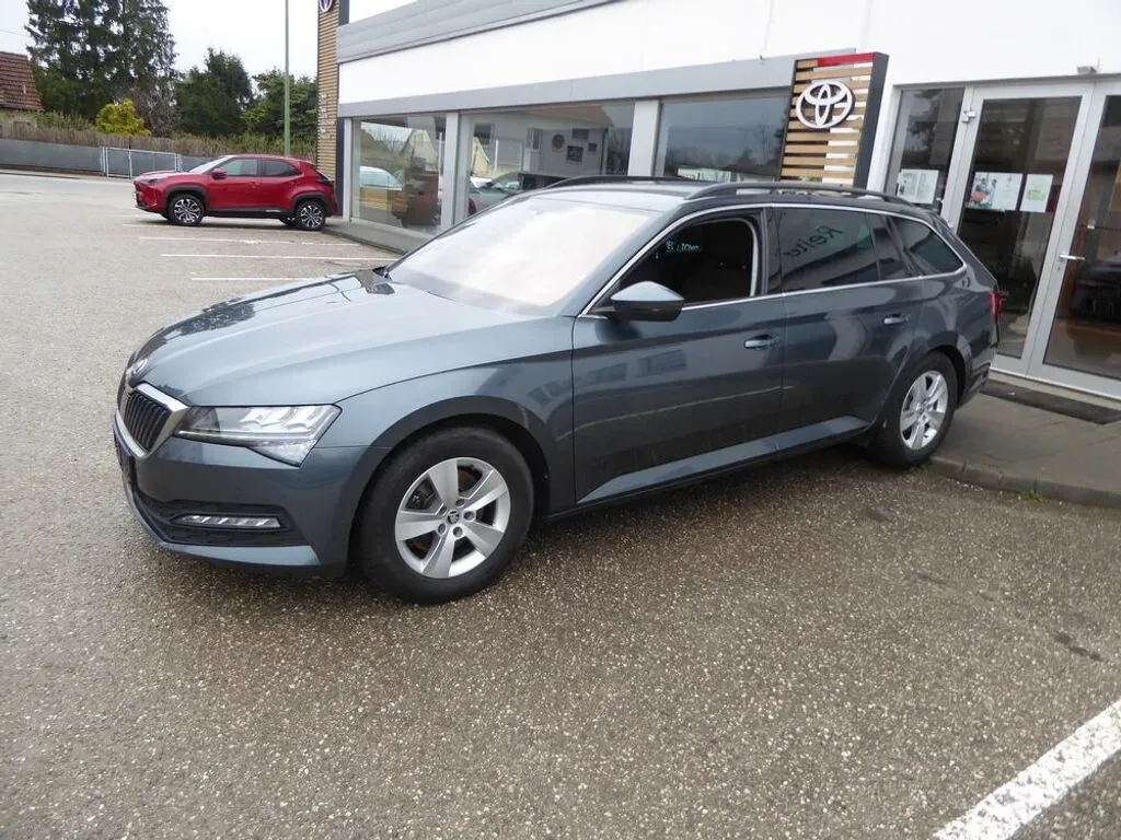 Skoda Superb 2021 photo 2