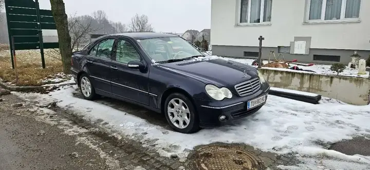 Mercedes-Benz C-Class 2006 photo 2