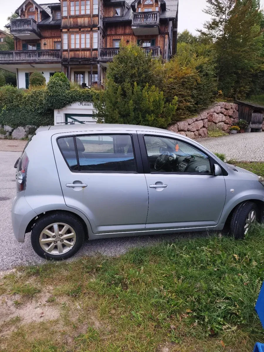 Daihatsu Sirion 2010 photo 2
