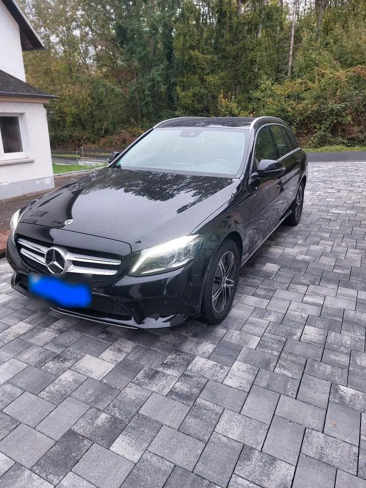 Mercedes-Benz C220D
