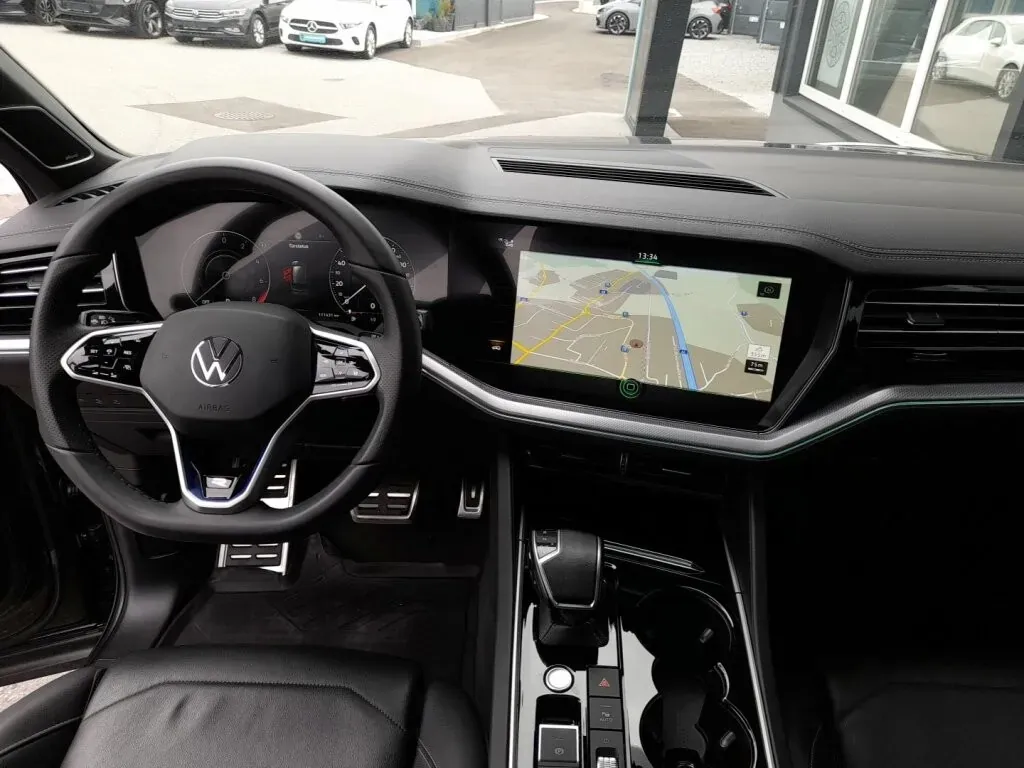 Volkswagen Touareg 2022 photo 3