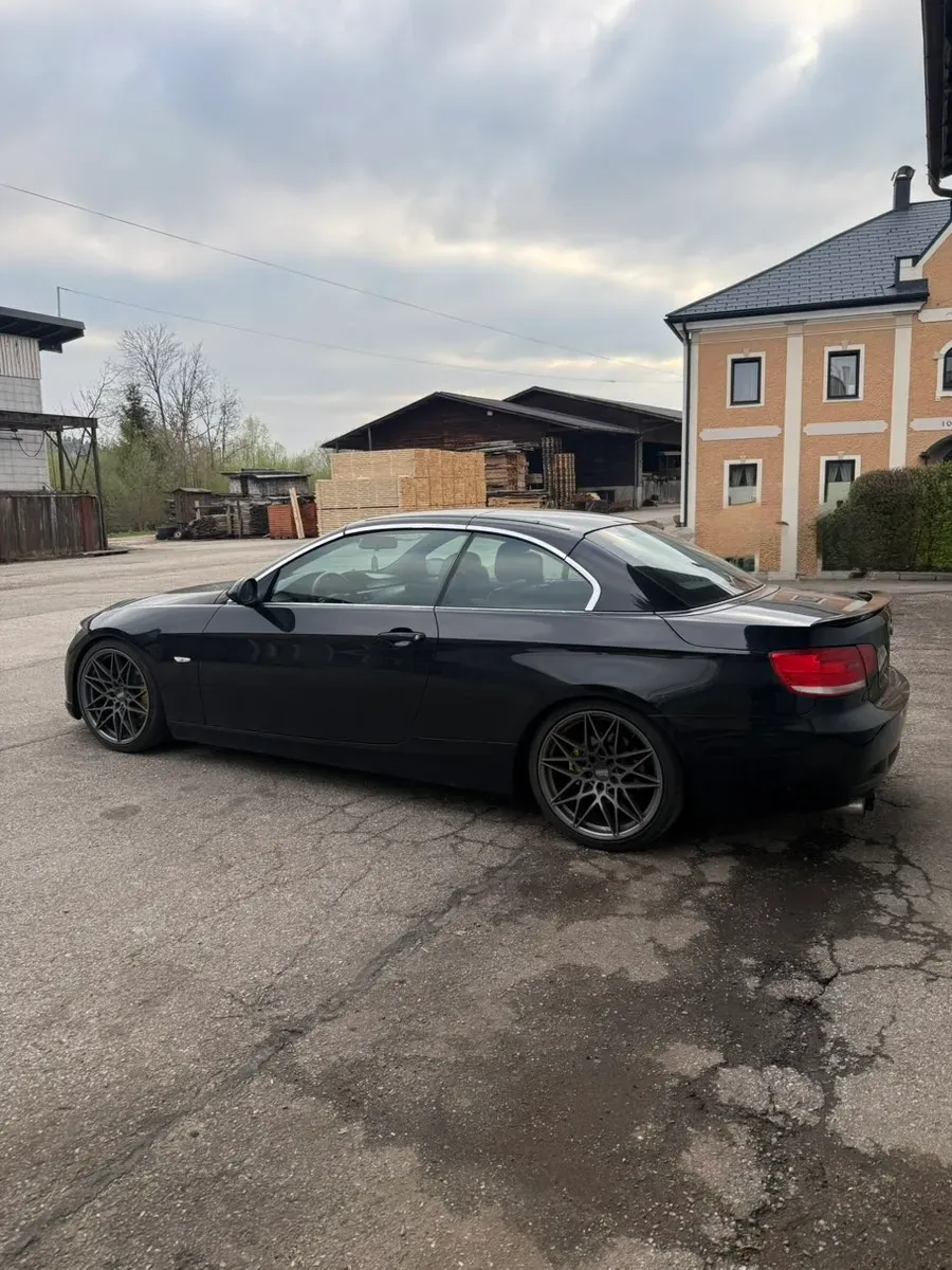 BMW 3 Series 2009 photo 2