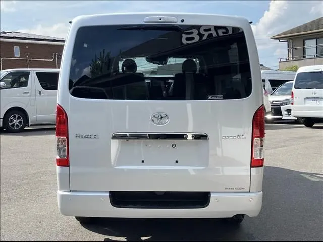 Toyota Hiace Van 2026 photo 3